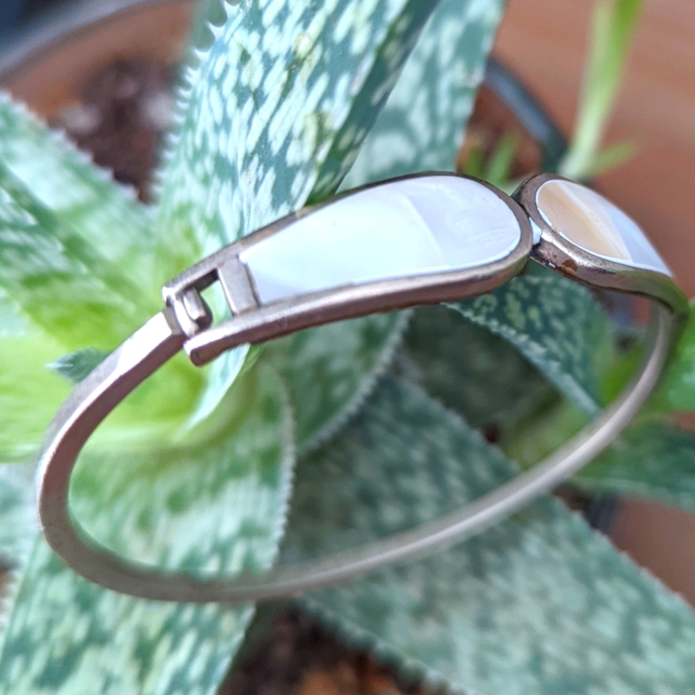 Mother of pearl bracelet